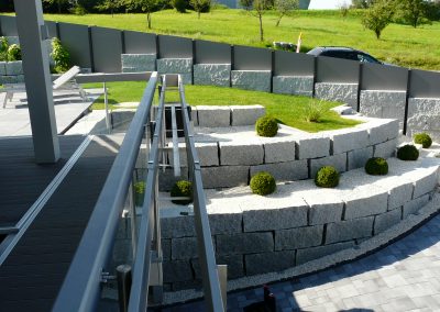 Terrassierung mit Granit - Mauerblöcken